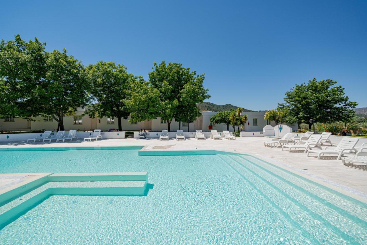 Hotel Le Mimose Сан-Теодоро Екстер'єр фото