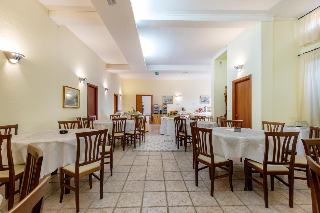Hotel Le Mimose Сан-Теодоро Екстер'єр фото