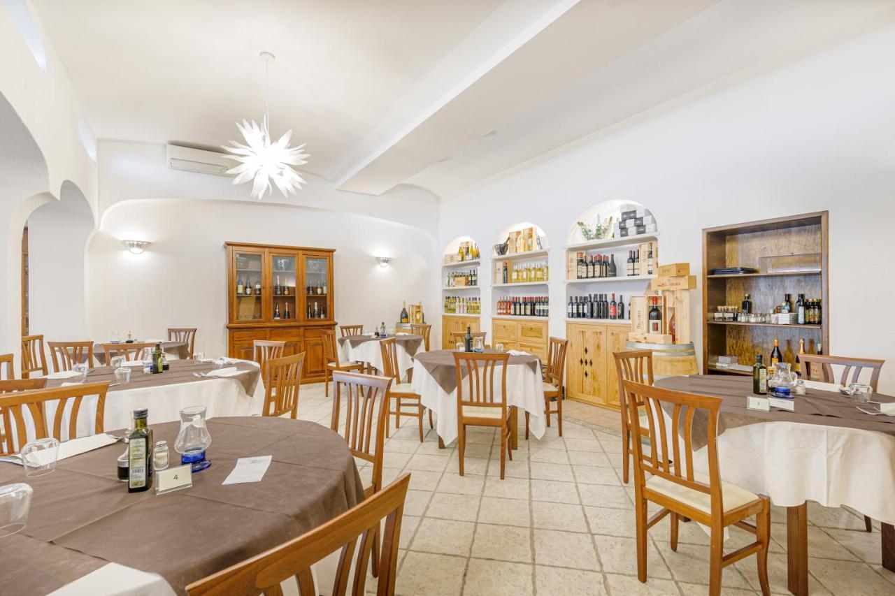 Hotel Le Mimose Сан-Теодоро Екстер'єр фото